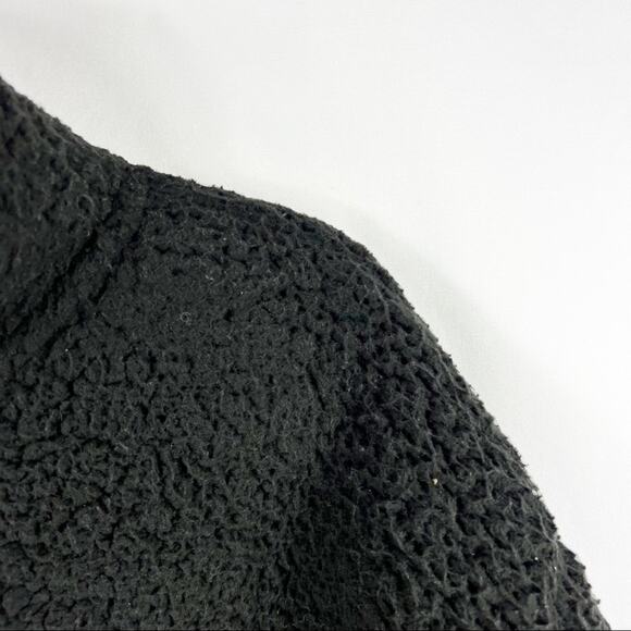TOMMY JEANS Women's Black 1/4 Snap Sherpa Cropped Pullover NWT in Large - Picture 5 of 6